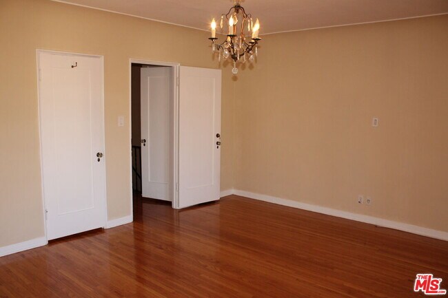 Building Photo - 1020 Hi Point St