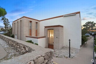 Building Photo - 6201 Escondido Dr