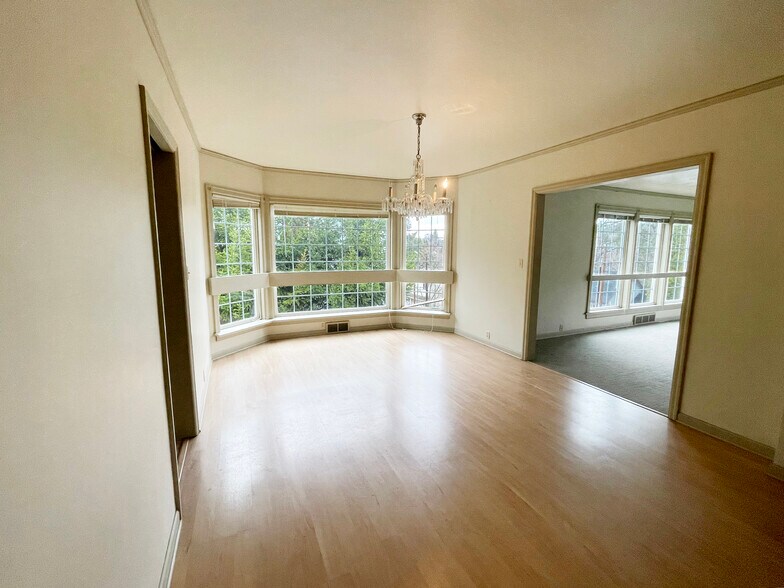 Building Photo - 905 NE C St