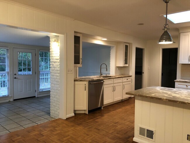 Building Photo - Renovated Brick Ranch in Oak Grove School District - Convenient to Emory & CDC