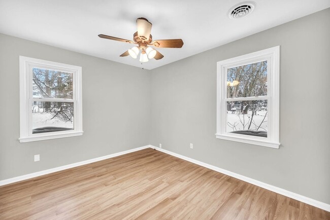 Building Photo - 1386 Eastwood Ave