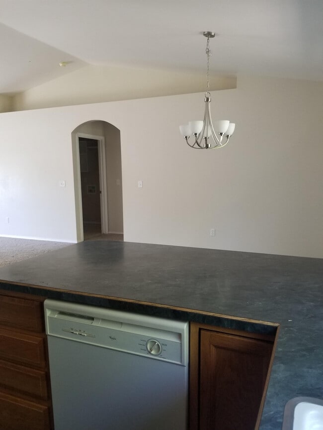 Building Photo - 350 S Kestrel Pl