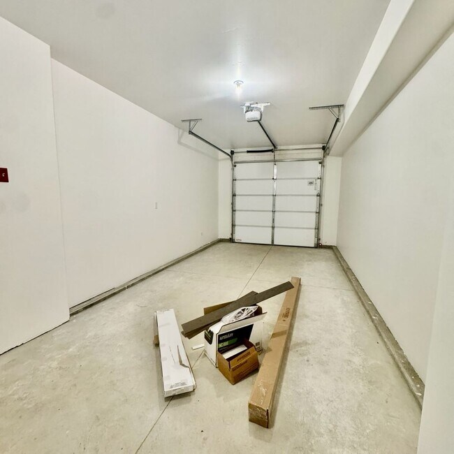 Building Photo - Brand new Townhome in heart of Rathdrum