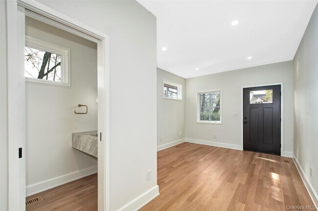 Building Photo - 2 Myrtledale Rd