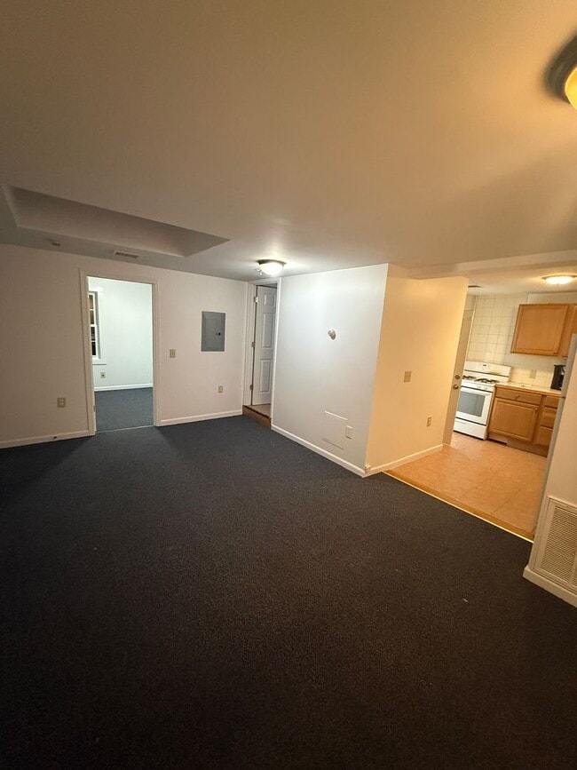 Building Photo - 2-Bedroom Apartment with Skylights in Adams, MA
