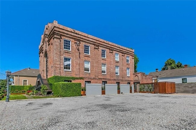Building Photo - 709 Jackson