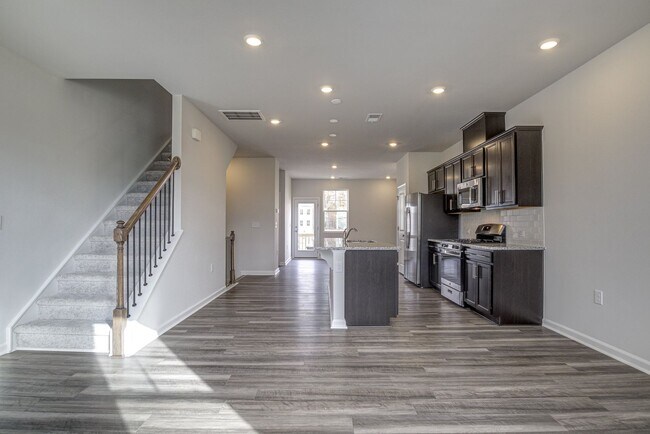 Building Photo - 2437 Kasota Ln