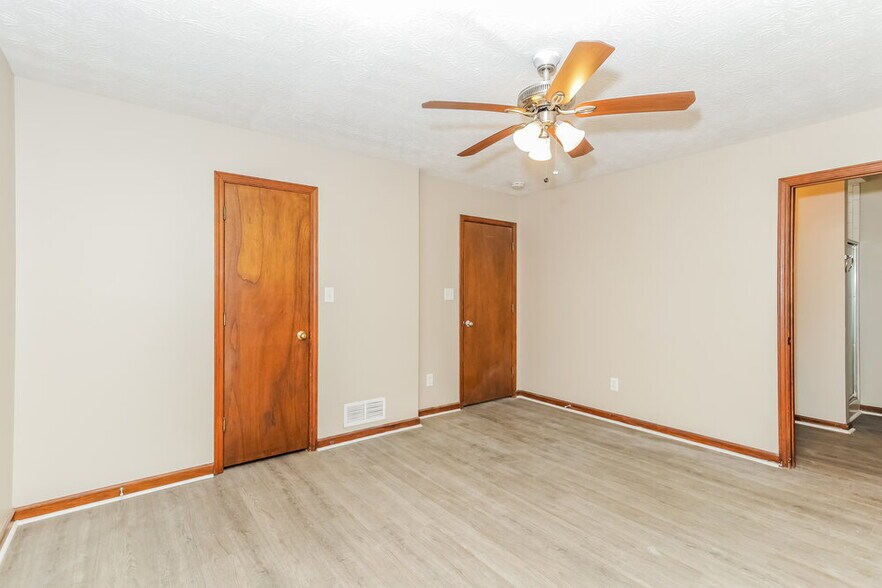 Building Photo - 30 Meadows Ct