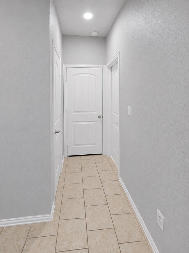 Building Photo - 7208 Brooks Ranch Rd