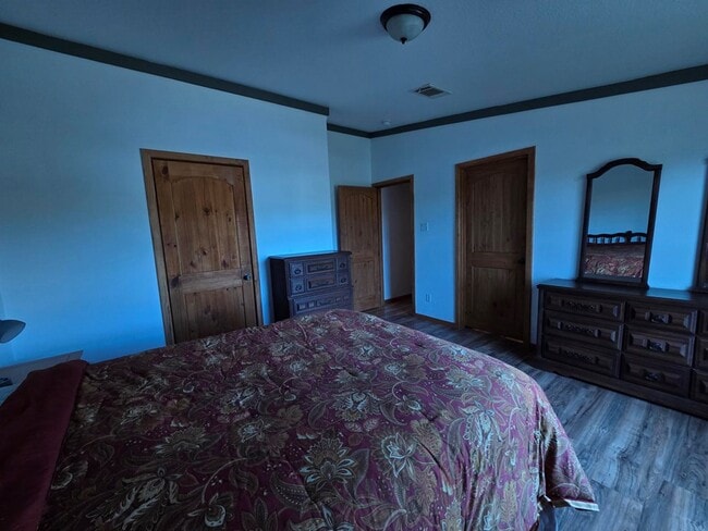 Building Photo - 708 Town Creek Rd