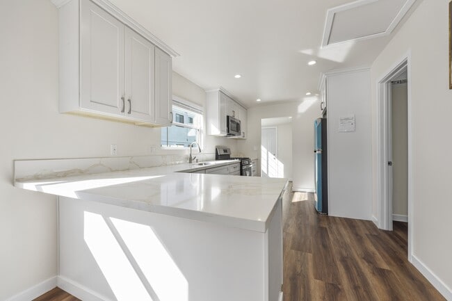 Building Photo - 1443 W 36th Pl