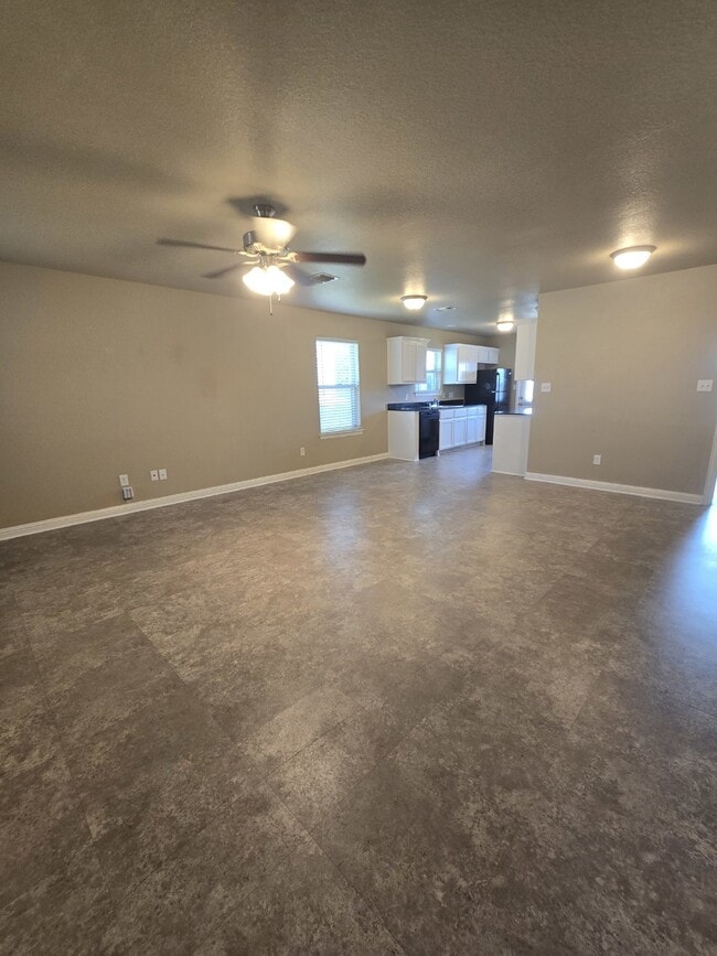Building Photo - Spacious 3 Bedroom, 2 Bath Duplex for Rent...