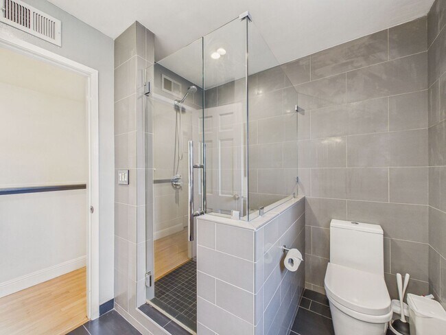 Building Photo - Beautiful serene and private Belmont home