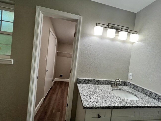 Building Photo - 2431 Ramblewood Ct