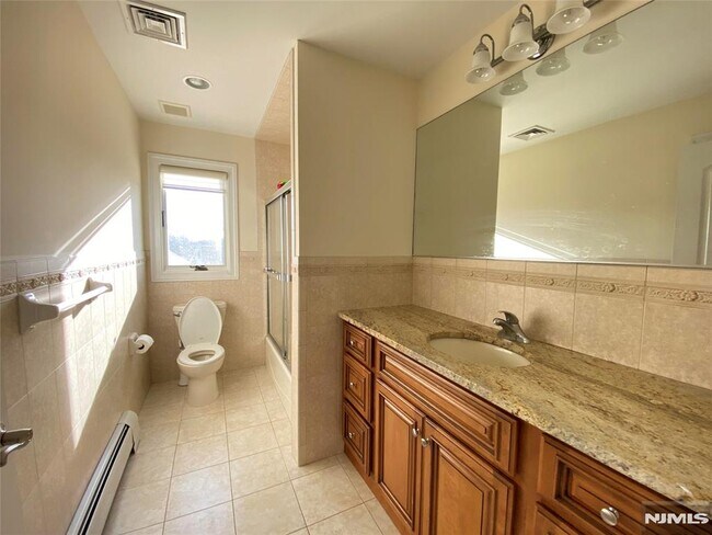 Building Photo - 517A Lawn Ave