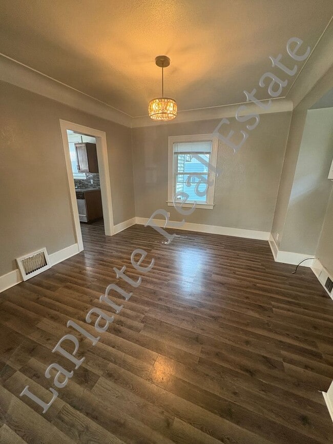 Building Photo - Charming 3 bedroom home for rent located i...