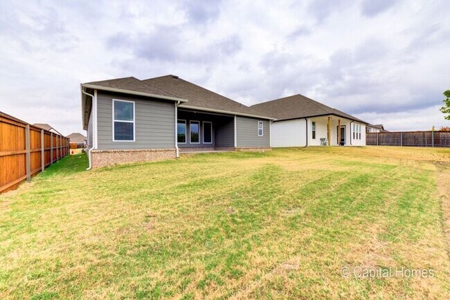 Building Photo - Move In Special! Relax In The Comfort of a...