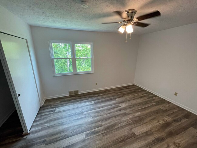 Building Photo - 5 Hapgood Hill