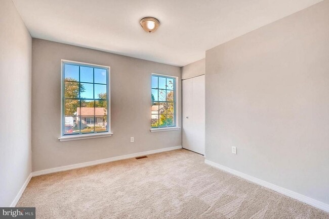 Building Photo - 915 Cambridge Ave