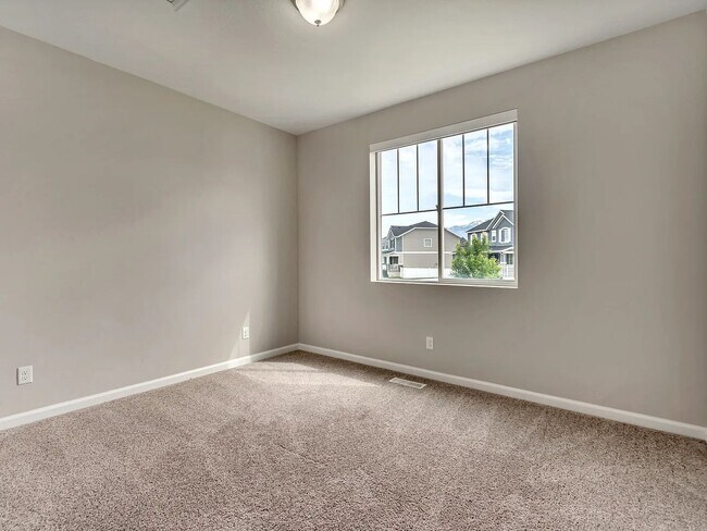 Building Photo - 3 Bedroom 2.5 Bathroom Home in Lehi!