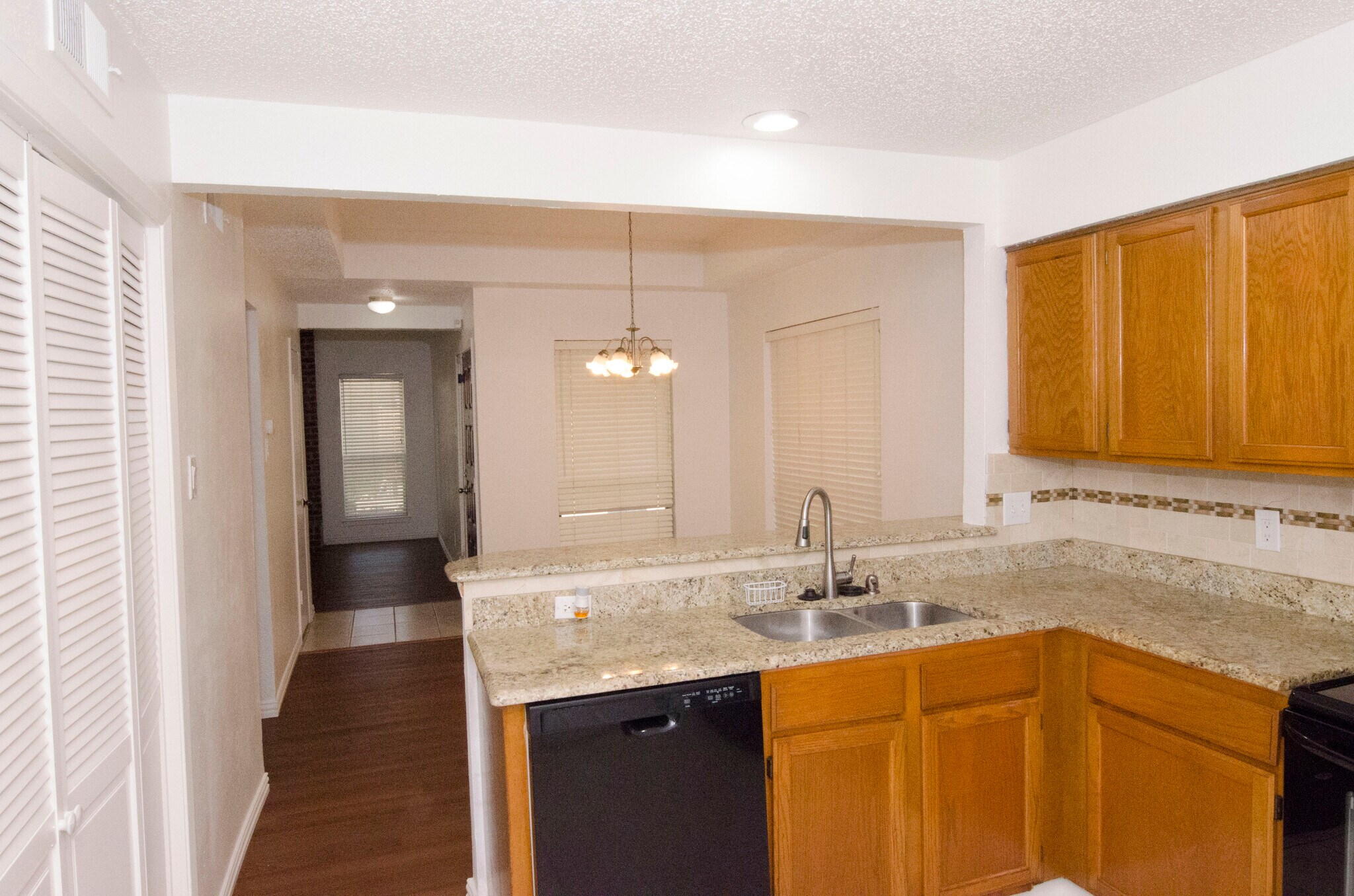 Building Photo - 1801 W Spring Creek Pky