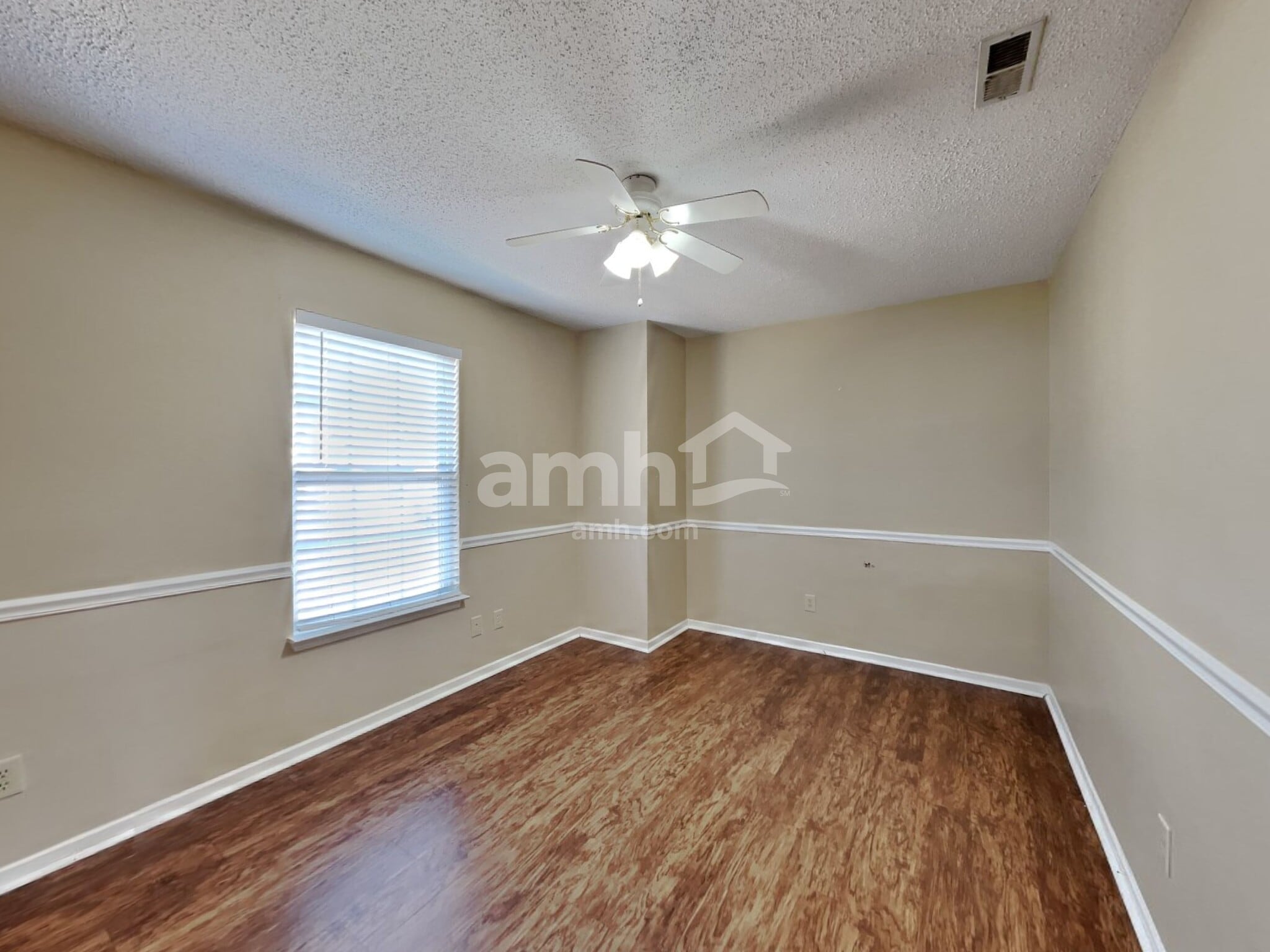 Building Photo - 5622 N Jefferson Dr