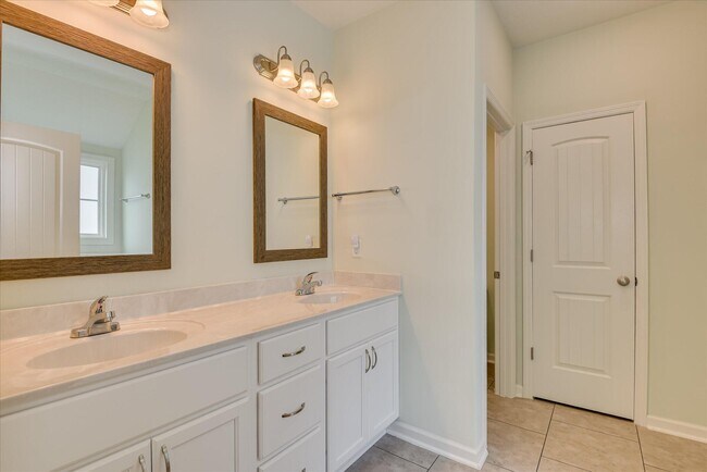 Building Photo - 1203 Belgrove Dr