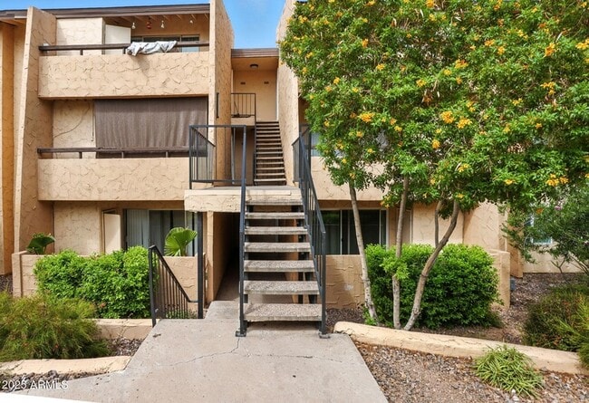 Building Photo - 8055 E Thomas Rd