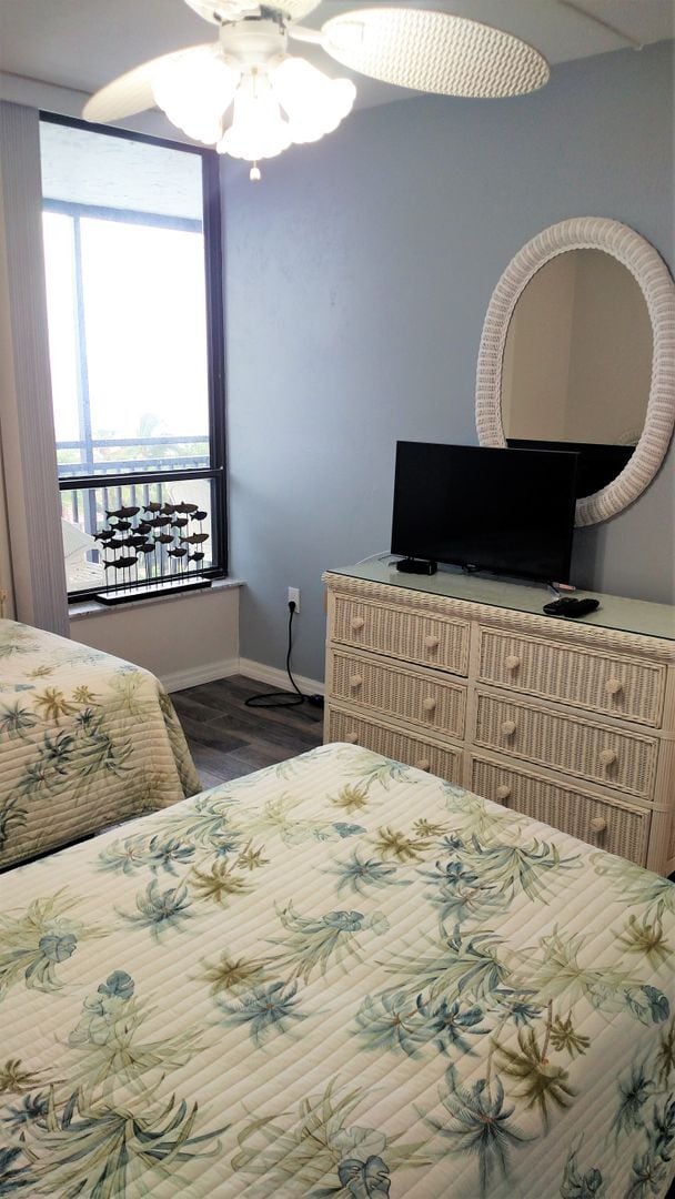 Building Photo - Seasonal Short-Term 2-Bedroom 2-Bathroom Condo located on Venice Island!