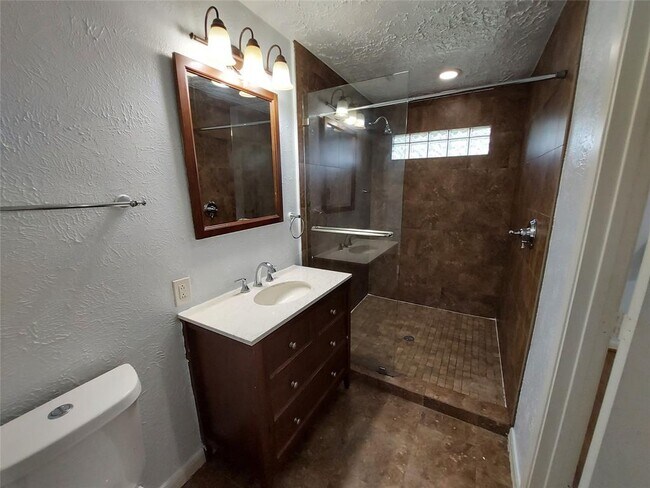 Building Photo - 3807 Quiet Pl Dr