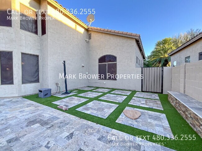 Building Photo - 380 W. Roadrunner Dr.