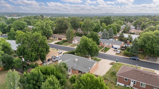 Building Photo - 571 S Taft St