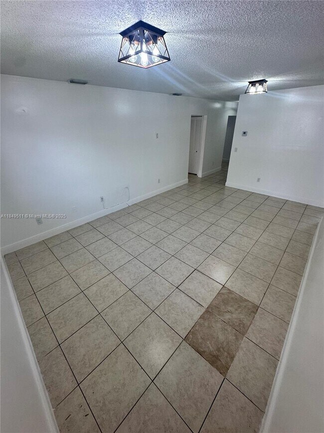 Building Photo - 1130 W 37th St