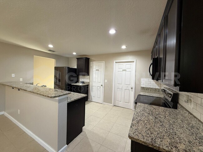Building Photo - Room to Live, Space to Thrive! Stunning 6BR Home with Solar, Upgrades & Screened Lanai in Macclen...