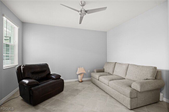 Building Photo - 12000 Santaluz Dr