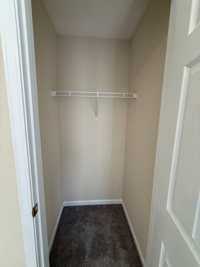 Building Photo - Lovely 4 Bedroom 2.5 Bath Home in convenient West Knox location