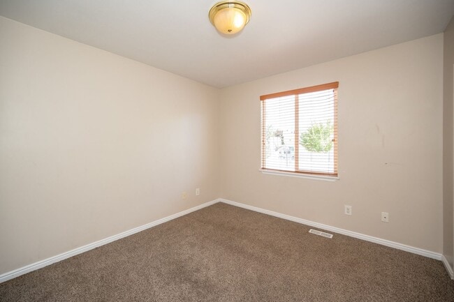 Building Photo - Beautiful Home in West Jordan!