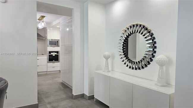 Building Photo - 4001 S Ocean Dr