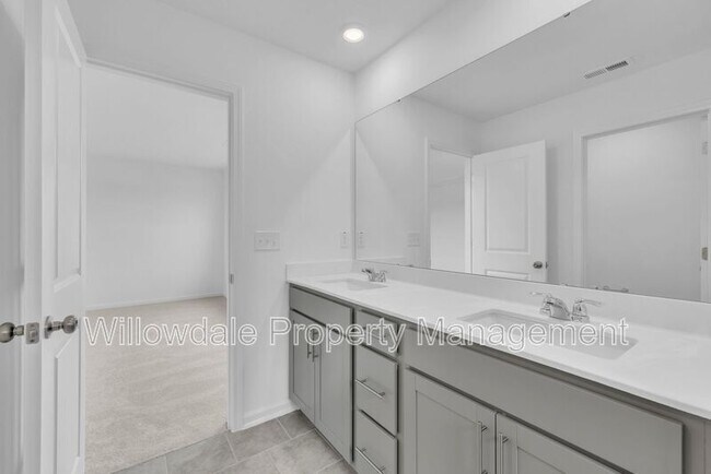 Building Photo - 749 Swim Cave Ln