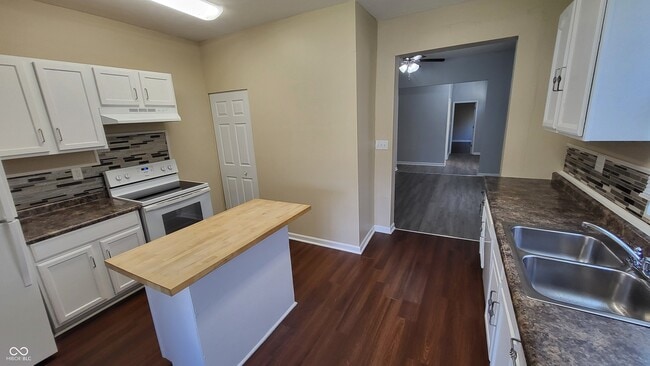 Building Photo - 1314 E 10th St