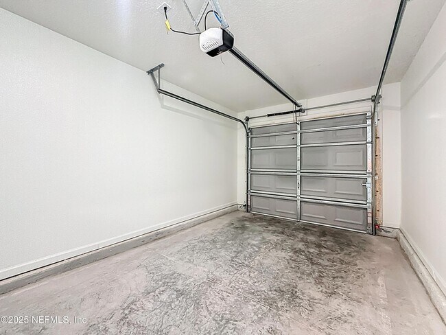 Building Photo - 780 W 5th St