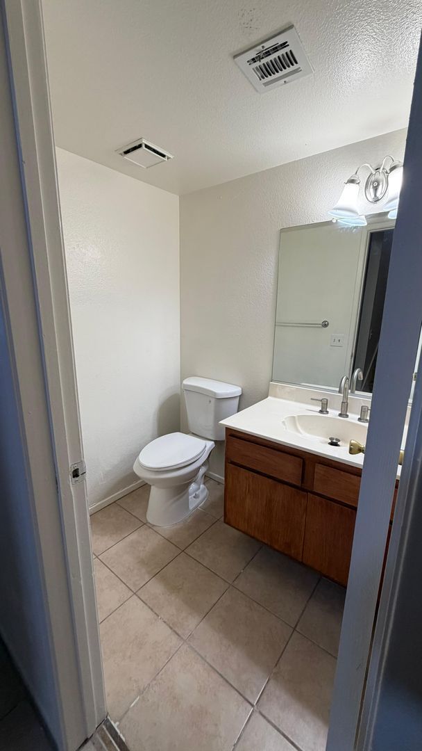 Building Photo - Welcome to your Next Home in Brawley