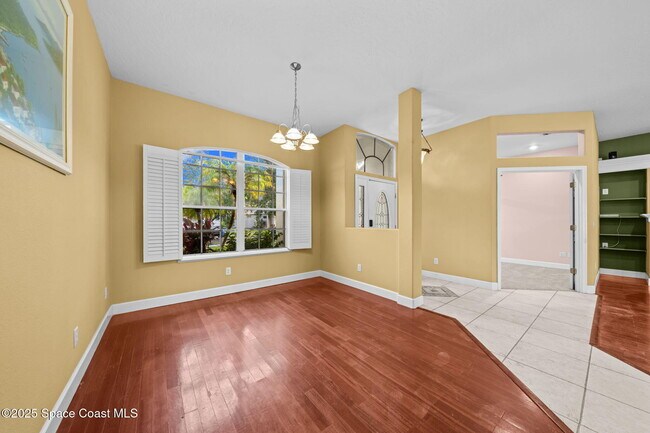 Building Photo - 949 SE Gardenbrook Ct