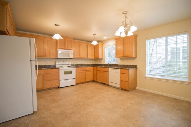 Building Photo - Fantastic Apartment in East Medford!