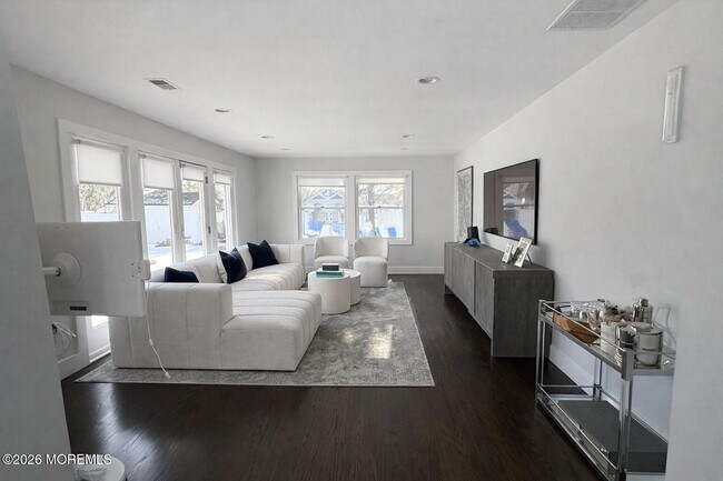 Building Photo - 11 Woodland Dr