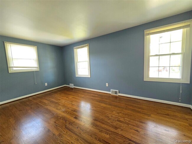 Building Photo - 18041 Fairway