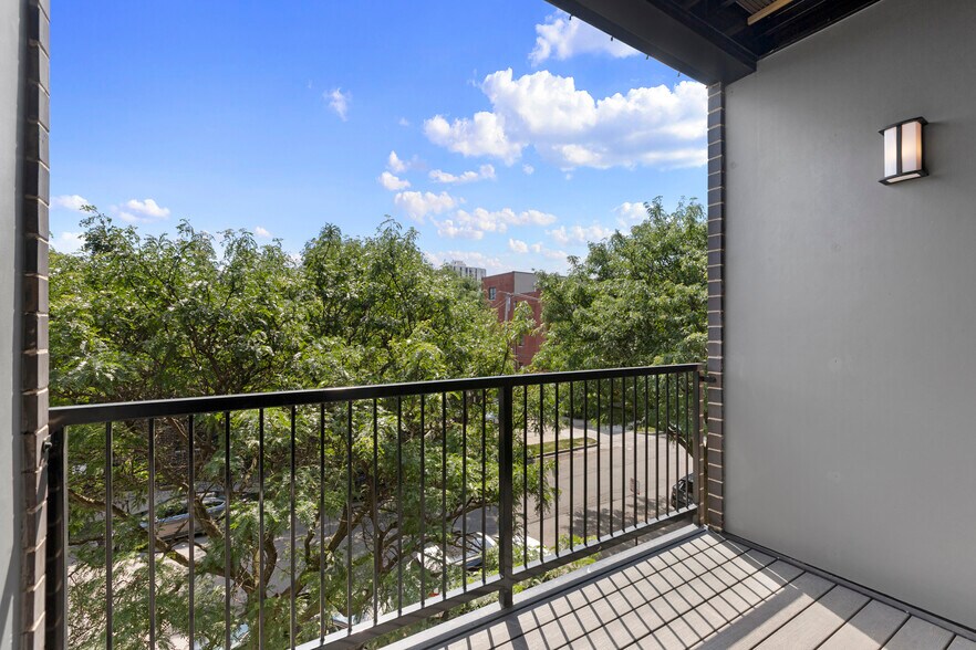 Building Photo - 204 S Leavitt St