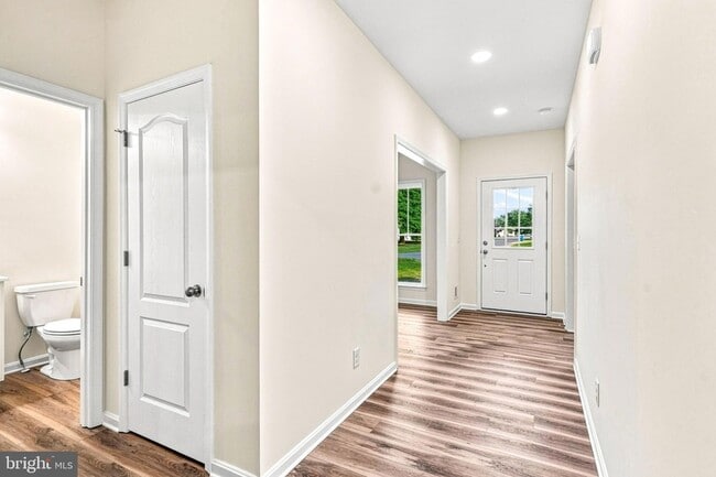 Building Photo - 34121 Juniper Dr
