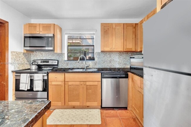 Building Photo - 836 W 40th St