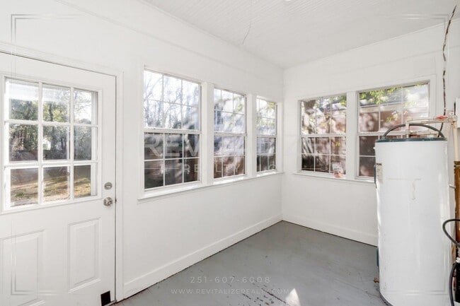 Building Photo - Charming Lower Midtown Cottage